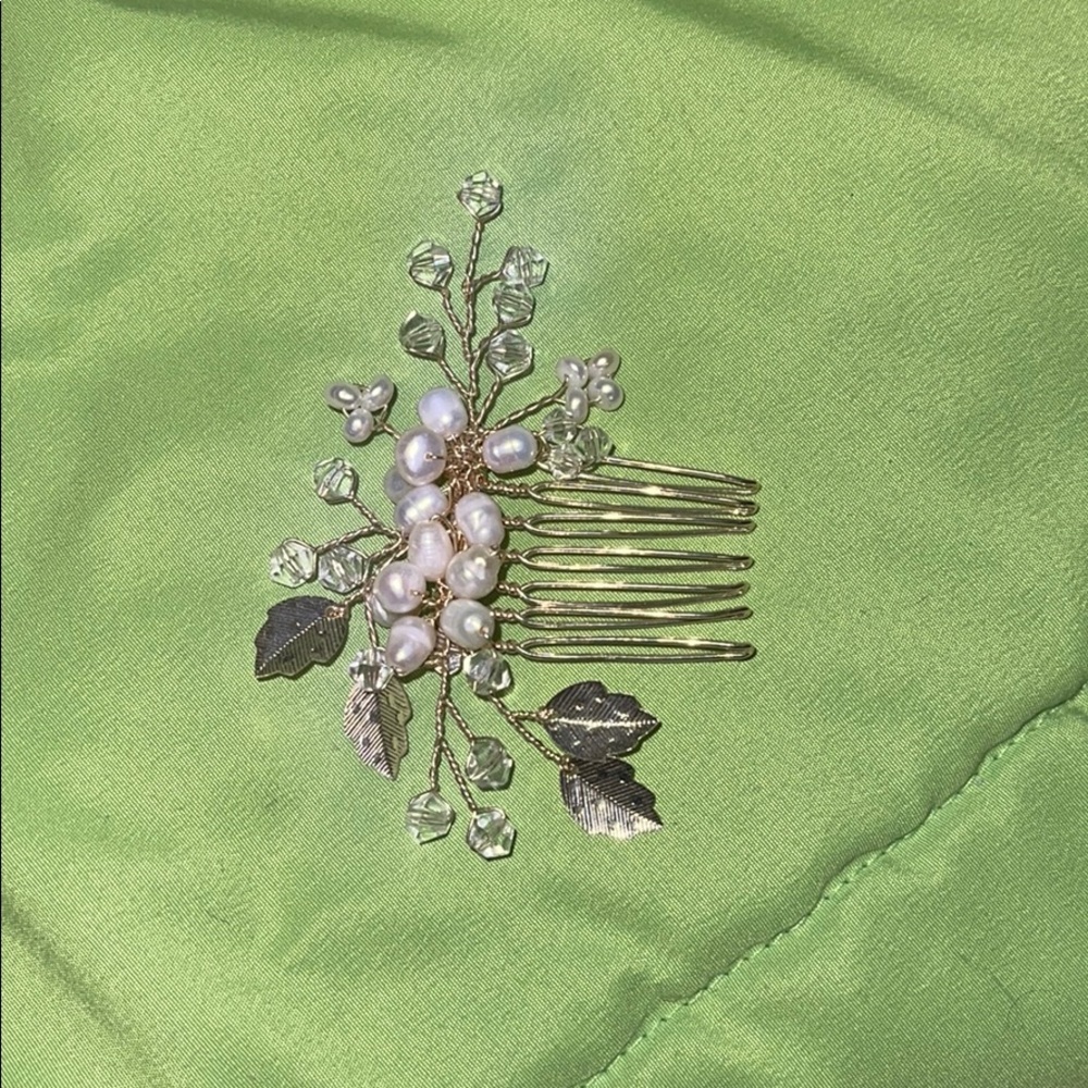 - NWT Dareth colburn hair broach